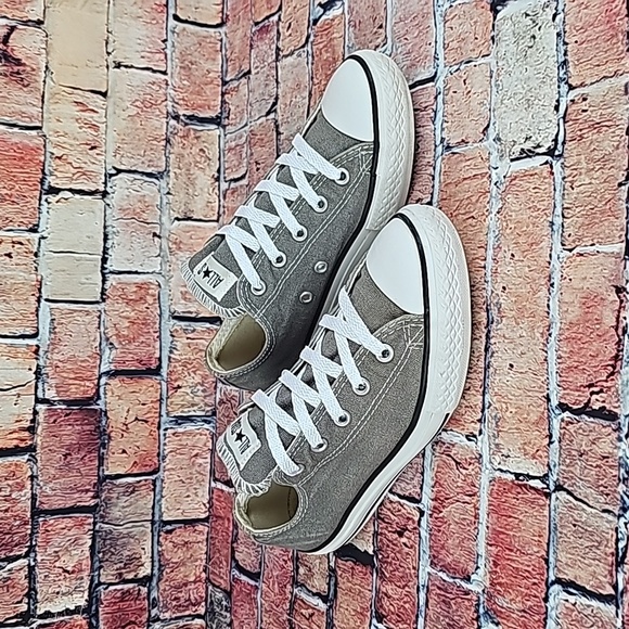 CONVERSE ALL-STAR CHUCK TAYLOR LOWTOP SHOES,  WOMANS SIZE 5 (YOUTH3) - Picture 2 of 13